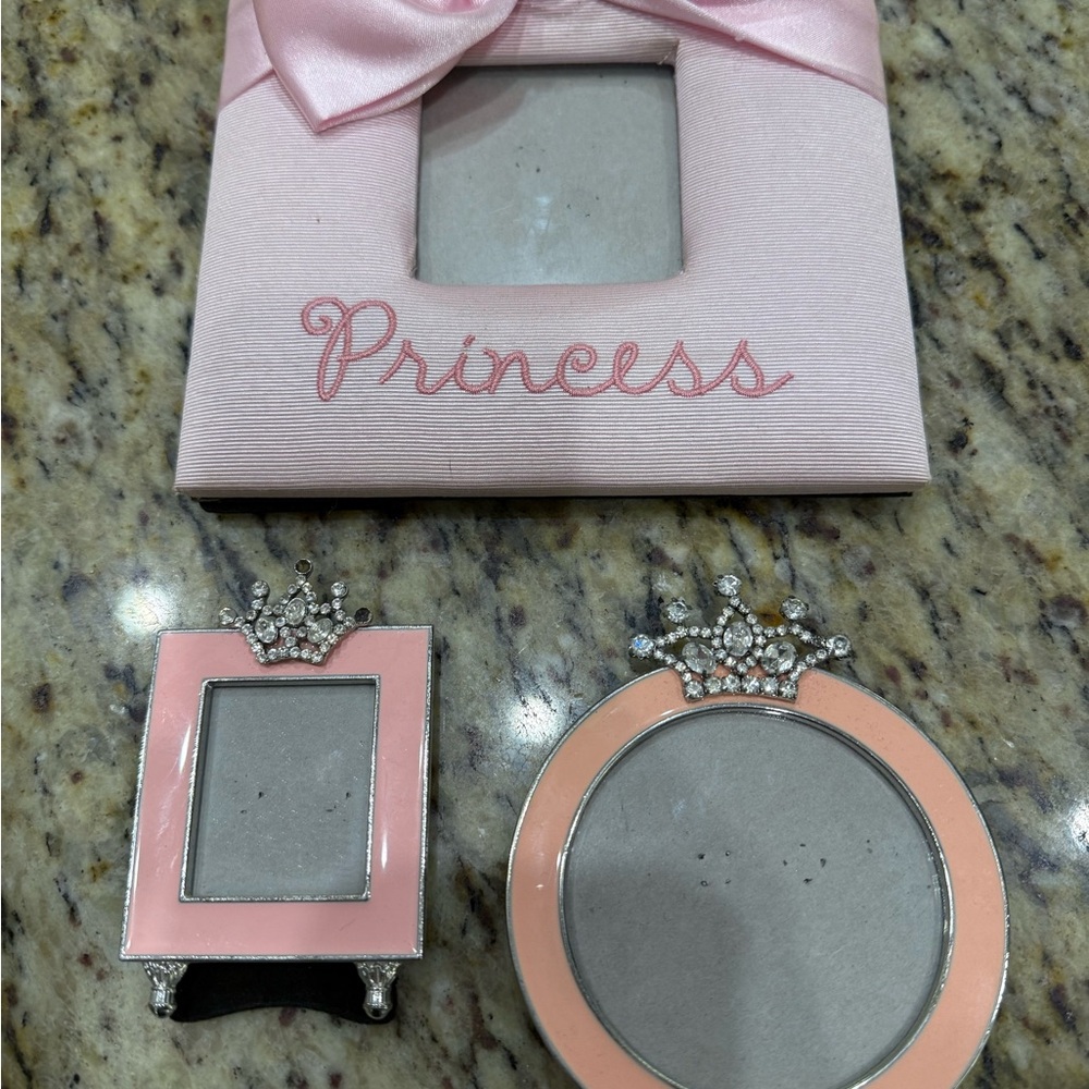 Mud Pie Silver and Black Crown Photo Frame Set